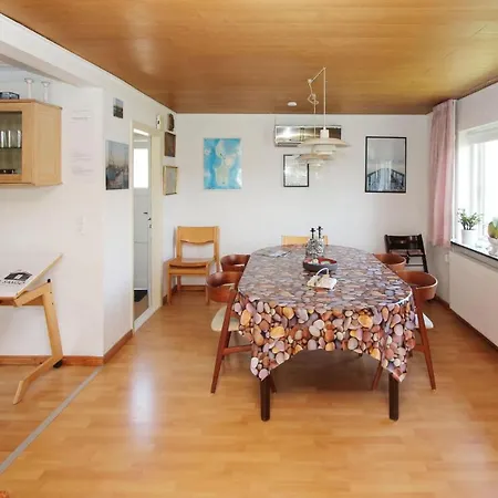 펜션 An Amazing In Sams With 4 Bedrooms Ballen (Samso)